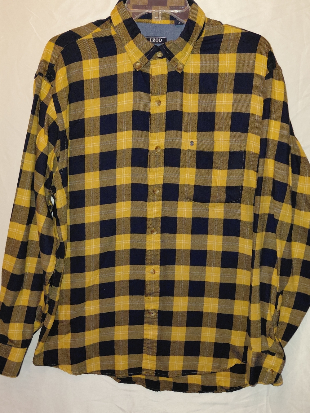 Izod Menโs Yellow and Black Plaid Button-Down Shirt